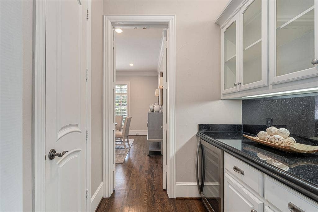 7404 Glen Albens Circle, Dallas, TX 75225 7404 Glen Albens Circle, Dallas, TX 75225