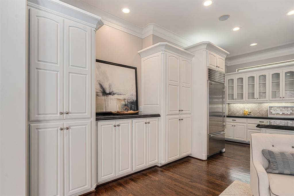 7404 Glen Albens Circle, Dallas, TX 75225 7404 Glen Albens Circle, Dallas, TX 75225