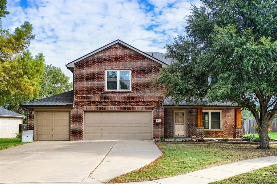 Property photo for 8127 Abbey Glen Court, Arlington, TX
