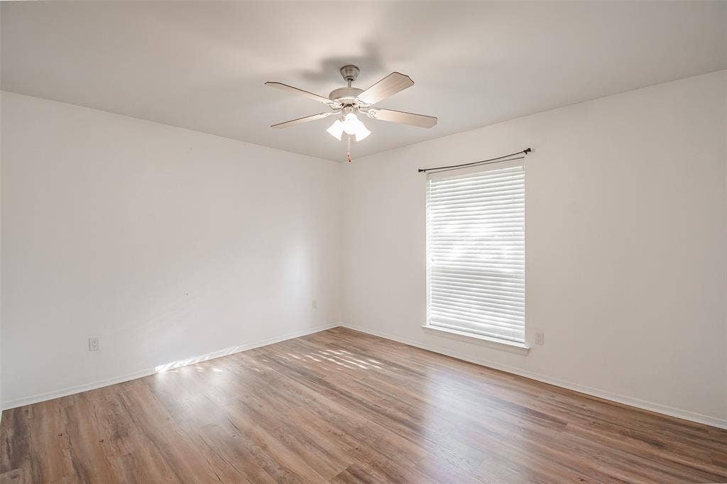 286 Larry Drive, Dallas, TX 75137 Room featuring wood-finish flooring, a ceiling fan with integrated lighting, and a window with horizontal blinds