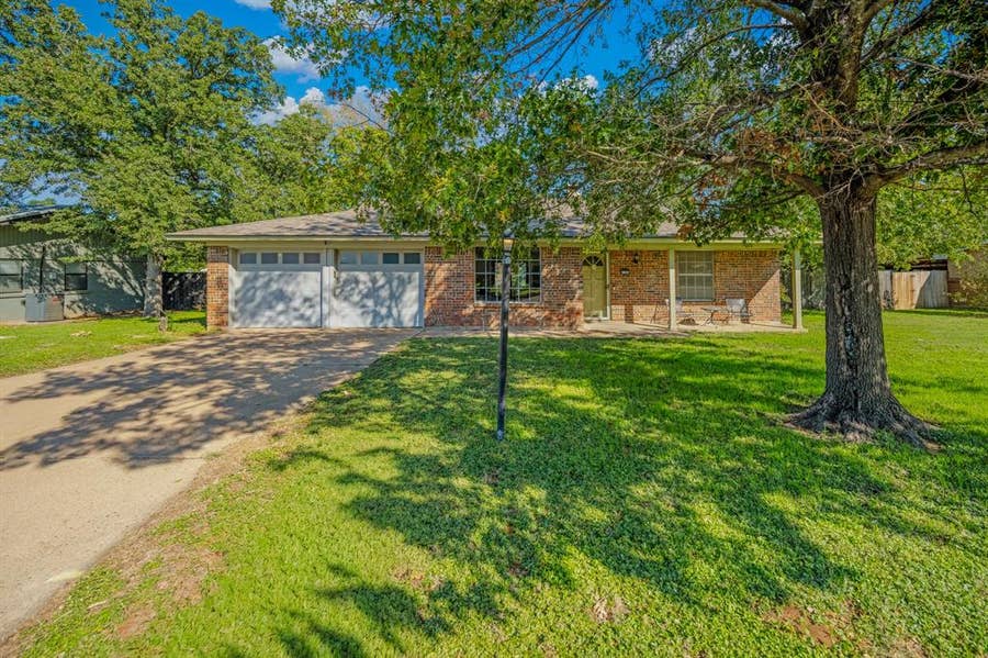 Property photo for 1703 Lamar Street, Mineral Wells, TX