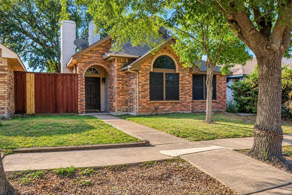 2434 Weatherby Drive, Mesquite, TX 75181