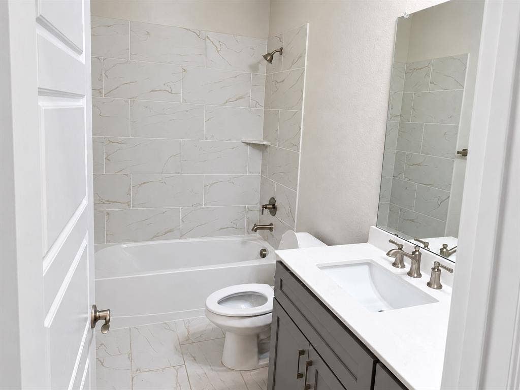 658 Erin Hills Drive, Red Oak, TX 75154