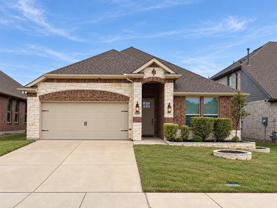 Property photo for 658 Erin Hills Drive, Red Oak, TX