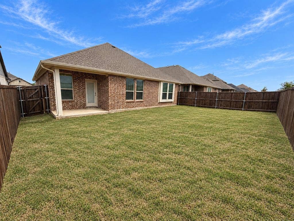 658 Erin Hills Drive, Red Oak, TX 75154