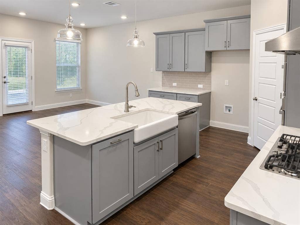 658 Erin Hills Drive, Red Oak, TX 75154