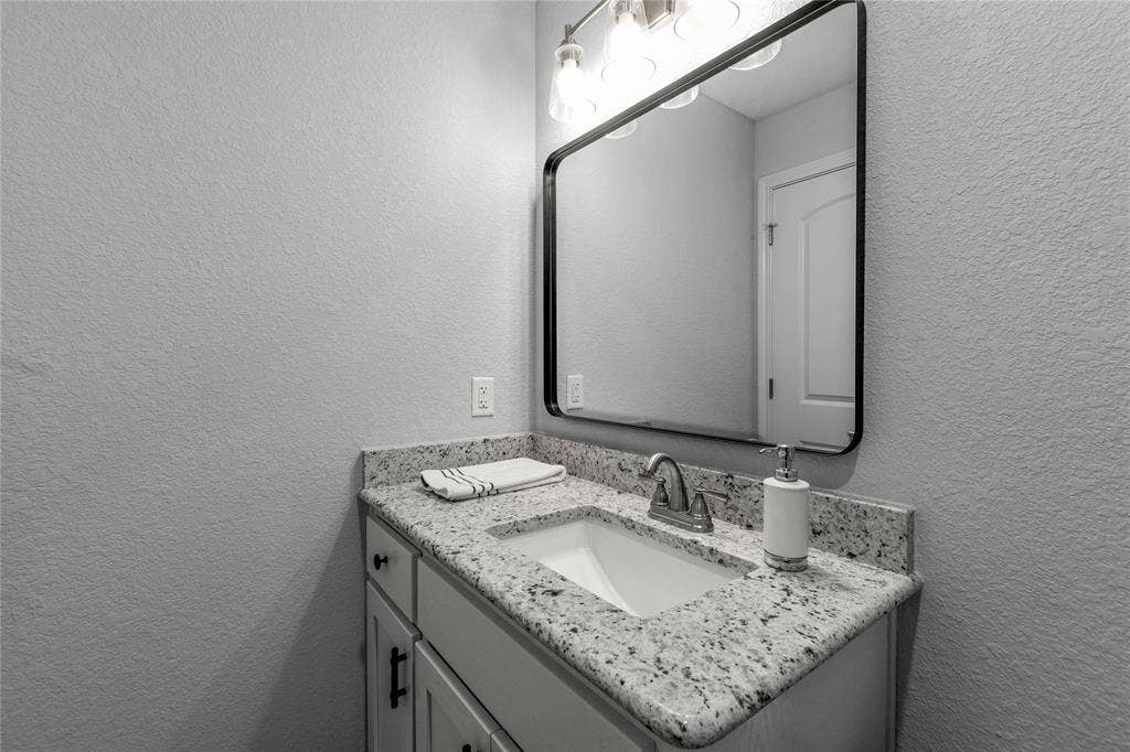 314 Oak Creek Drive, Tool, TX 75143