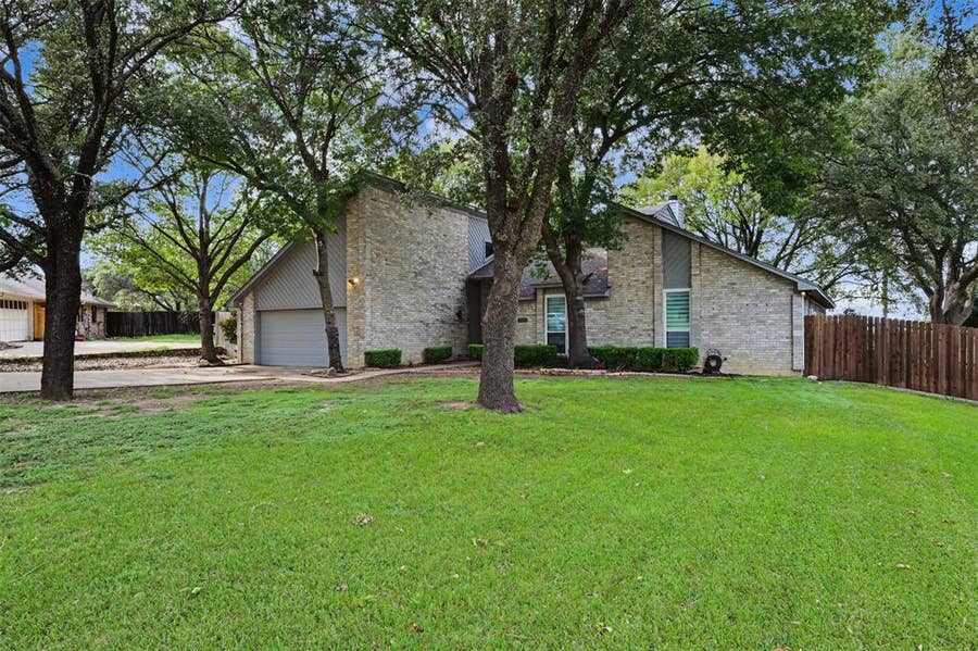 Property photo for 10180 Wandering Way Street, Benbrook, TX