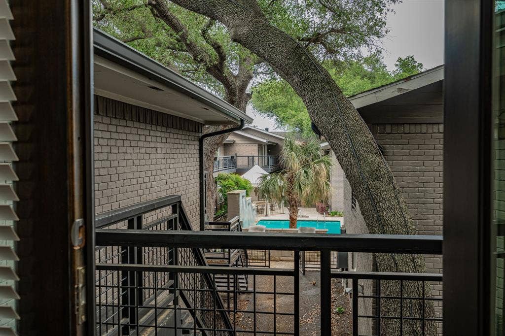 7809 Meadow Park Drive, #208, Dallas, TX 75230