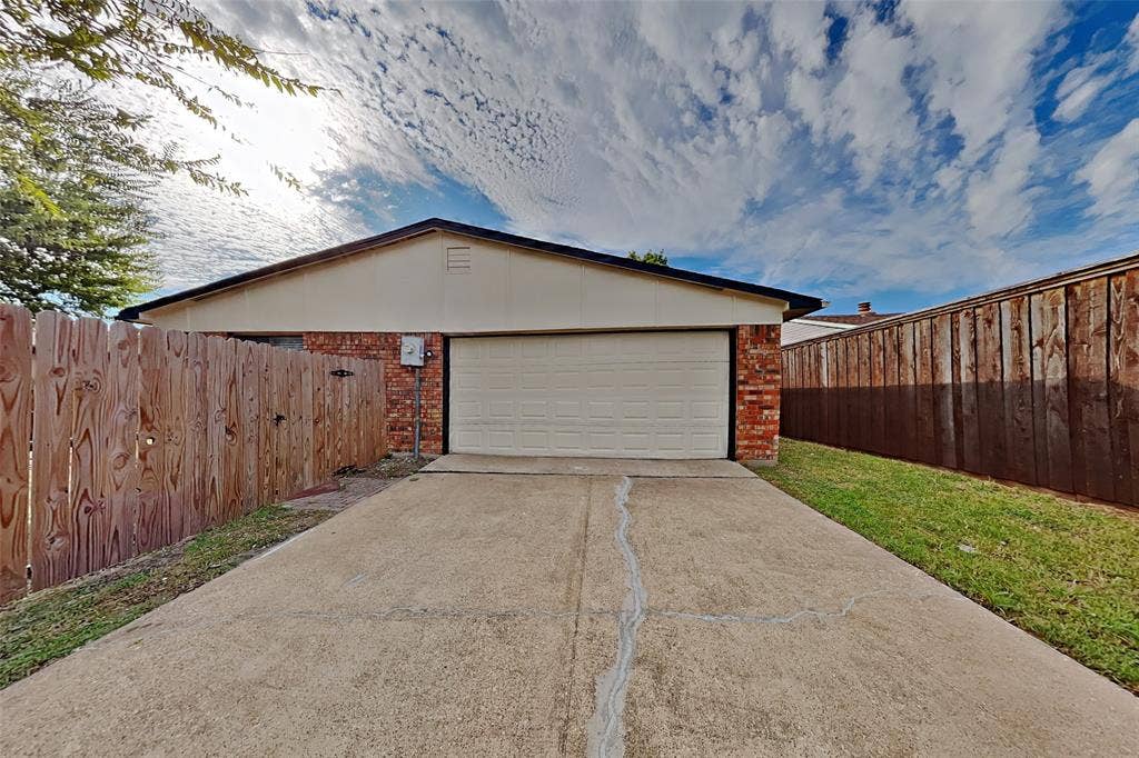 745 Cambridge Drive, Plano, TX 75023 745 Cambridge Drive, Plano, TX 75023
