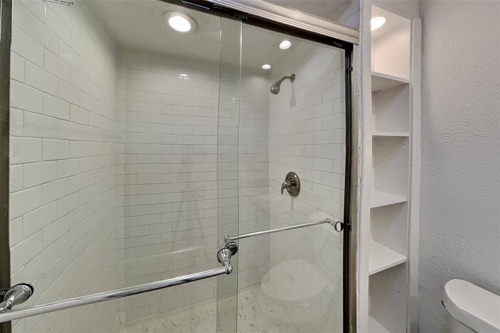 745 Cambridge Drive, Plano, TX 75023 745 Cambridge Drive, Plano, TX 75023
