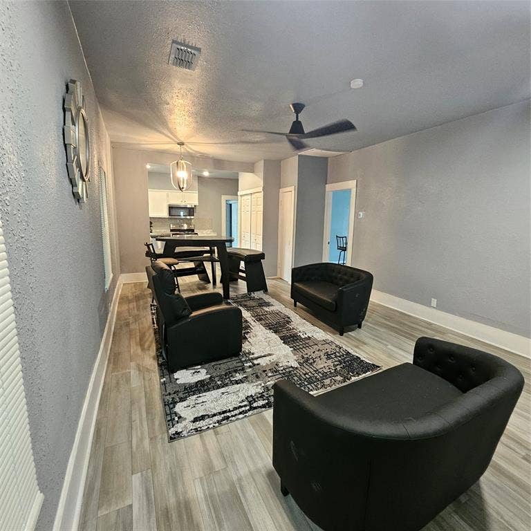 2846 Metropolitan Avenue, Dallas, TX 75215 2846 Metropolitan Avenue, Dallas, TX 75215