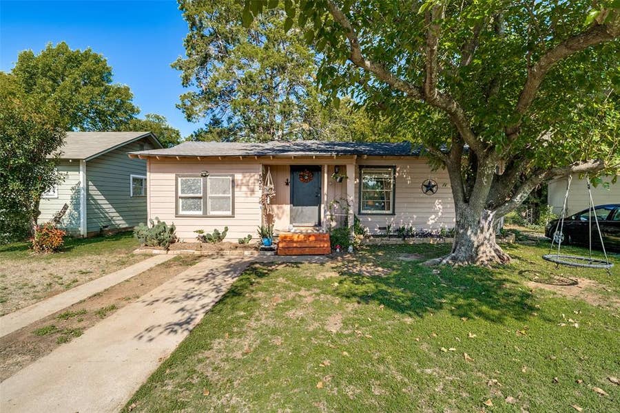 Property photo for 532 Euclid Street, Cleburne, TX