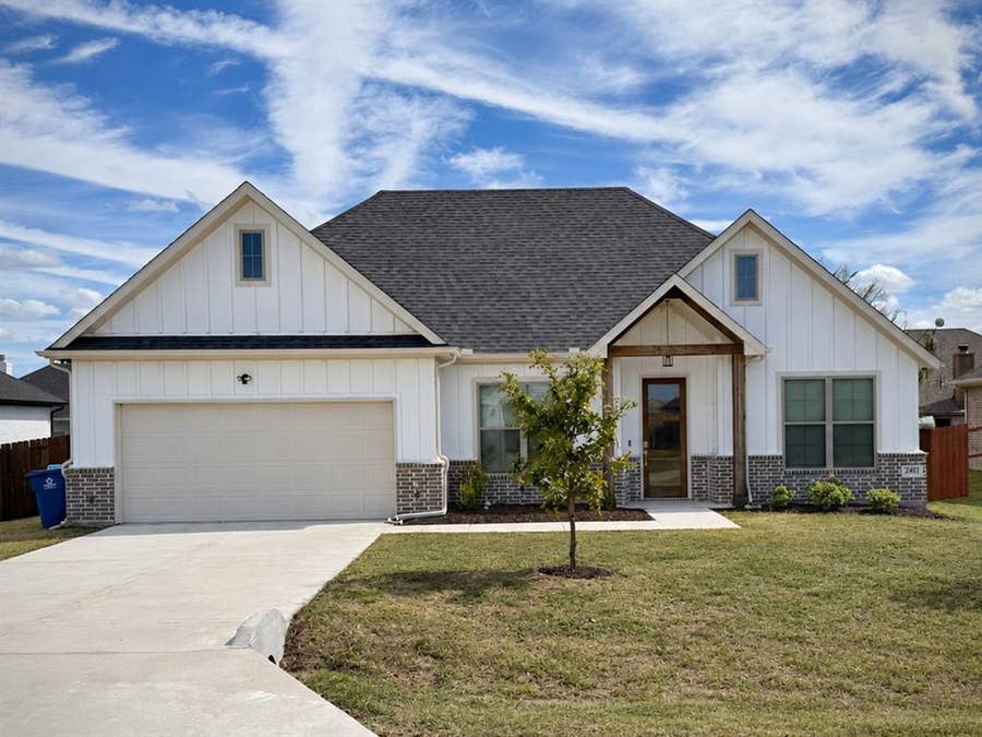 Property photo for 241 Poinsetta Drive, Palmer, TX