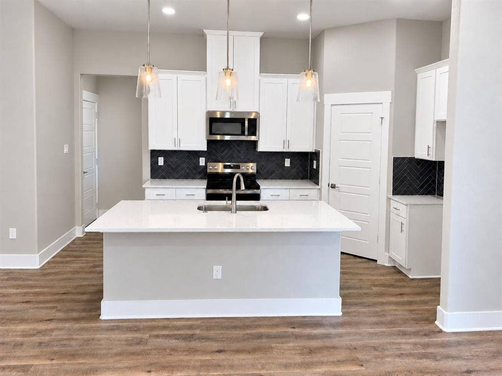 241 Poinsetta Drive, Palmer, TX 75152 241 Poinsetta Drive, Palmer, TX 75152