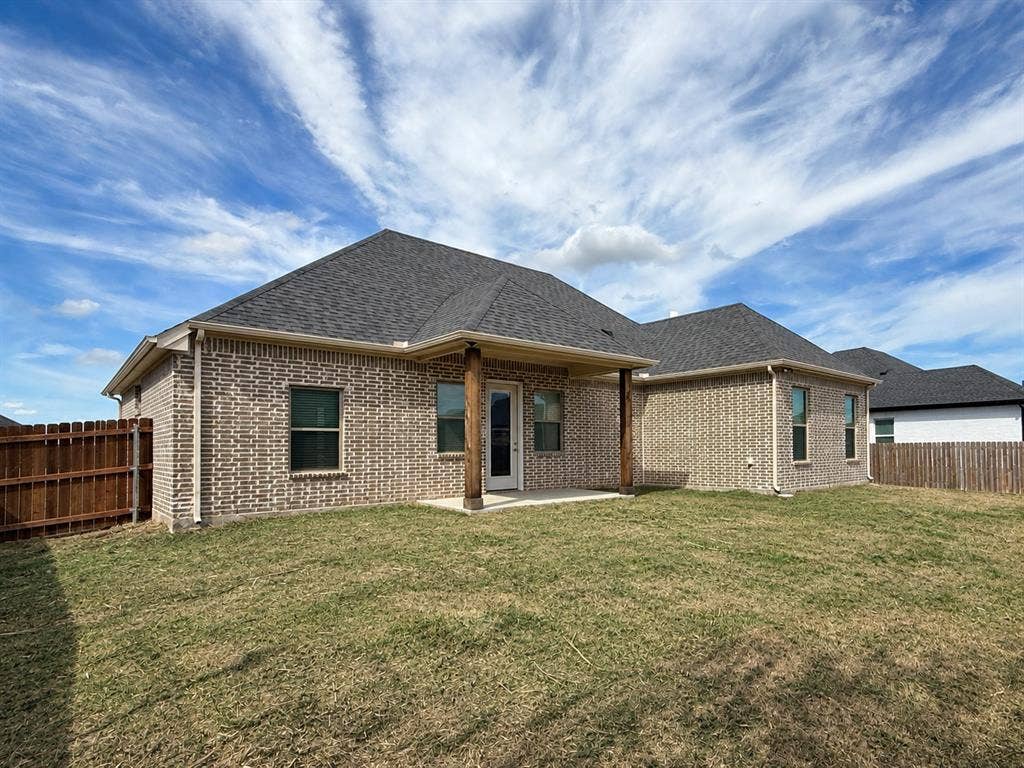 241 Poinsetta Drive, Palmer, TX 75152 241 Poinsetta Drive, Palmer, TX 75152