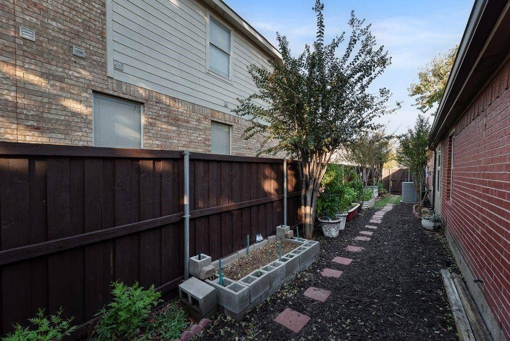 6310 Nueces Bay Drive, Rowlett, TX 75089 Side yard garden