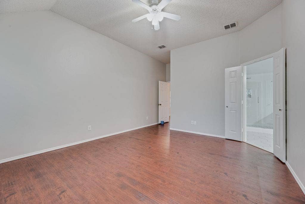 6310 Nueces Bay Drive, Rowlett, TX 75089 Primary suite