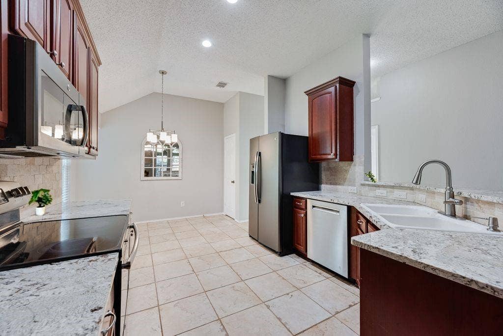 6310 Nueces Bay Drive, Rowlett, TX 75089 6310 Nueces Bay Drive, Rowlett, TX 75089