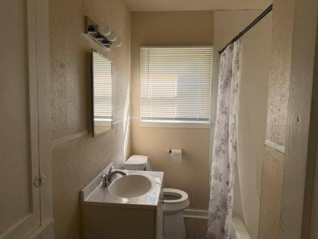 319 Avenue I, Dallas, TX 75203 Bathroom
