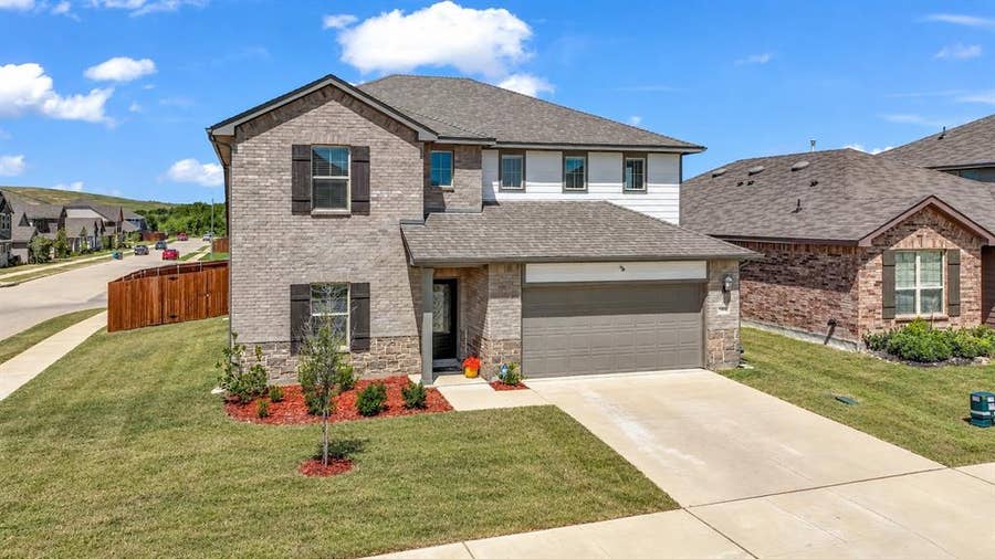 Property photo for 2860 Fox Trail Lane, Fort Worth, TX