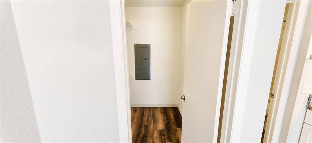 4402 Tophill Lane, Irving, TX 75038 4402 Tophill Lane, Irving, TX 75038