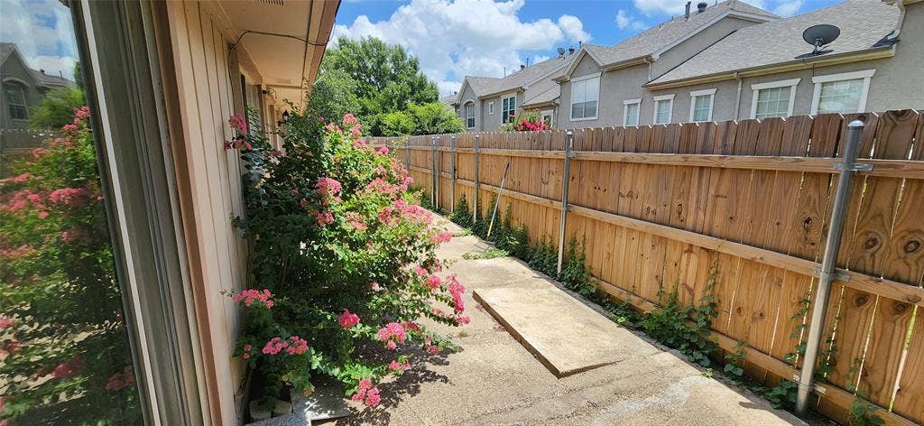 4402 Tophill Lane, Irving, TX 75038 4402 Tophill Lane, Irving, TX 75038