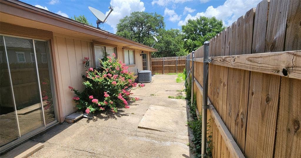 4402 Tophill Lane, Irving, TX 75038 4402 Tophill Lane, Irving, TX 75038