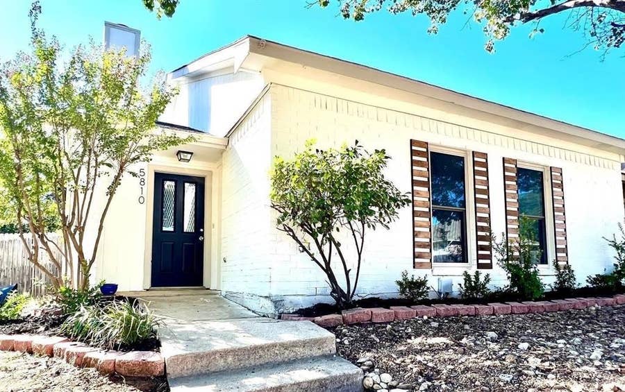 Property photo for 5810 Falconcrest Drive, Arlington, TX