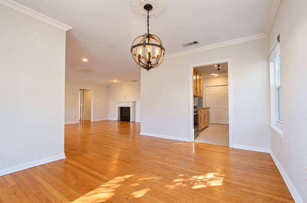 6050 Ellsworth Avenue, Dallas, TX 75206 6050 Ellsworth Avenue, Dallas, TX 75206