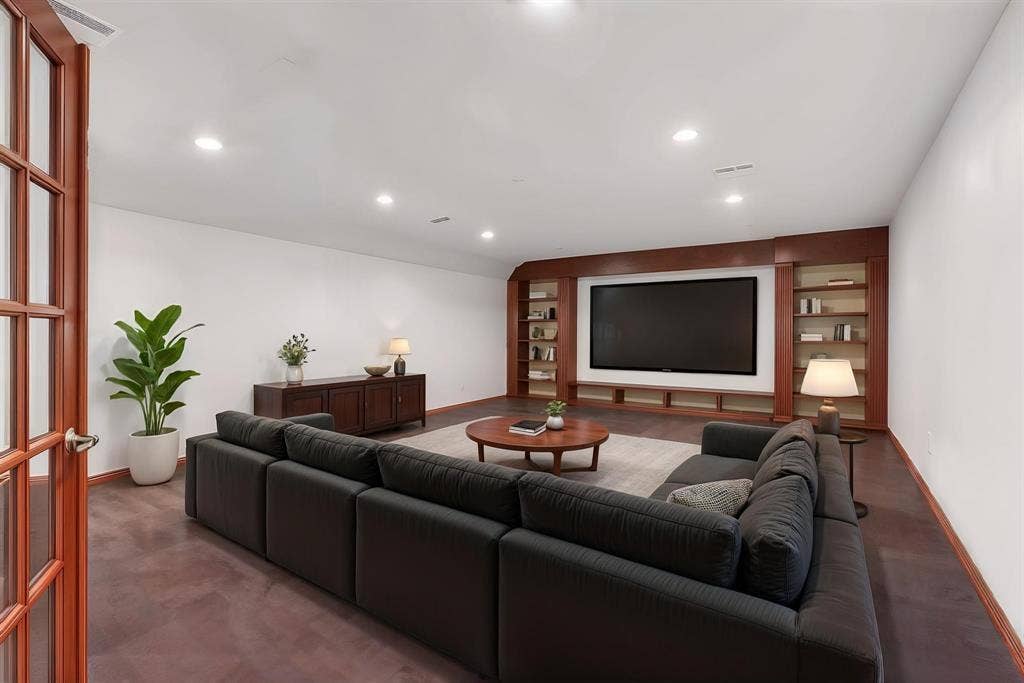 10910 Nevis Lane, Dallas, TX 75218 *VIRTUALLY STAGED*