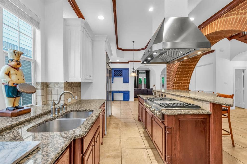 10910 Nevis Lane, Dallas, TX 75218 10910 Nevis Lane, Dallas, TX 75218