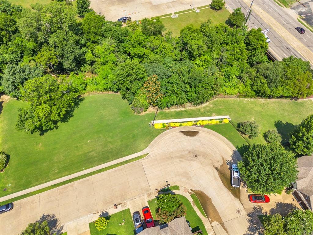 10910 Nevis Lane, Dallas, TX 75218 10910 Nevis Lane, Dallas, TX 75218