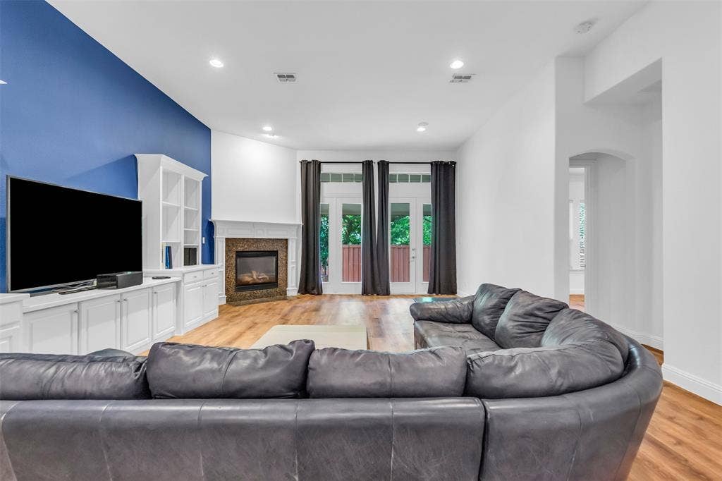 10910 Nevis Lane, Dallas, TX 75218 10910 Nevis Lane, Dallas, TX 75218