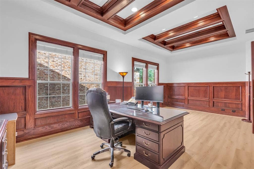 10910 Nevis Lane, Dallas, TX 75218 10910 Nevis Lane, Dallas, TX 75218