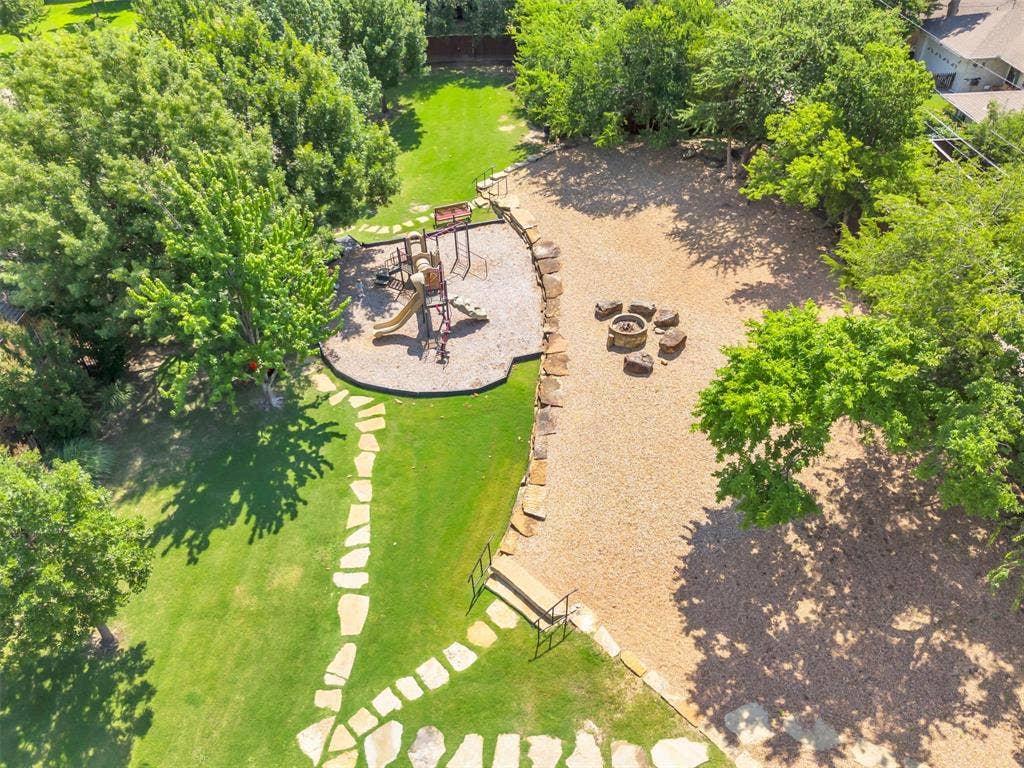 10910 Nevis Lane, Dallas, TX 75218 10910 Nevis Lane, Dallas, TX 75218