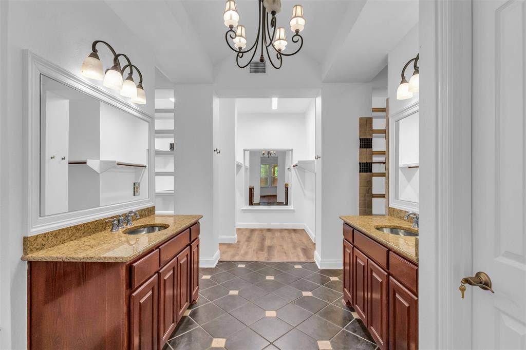 10910 Nevis Lane, Dallas, TX 75218 10910 Nevis Lane, Dallas, TX 75218