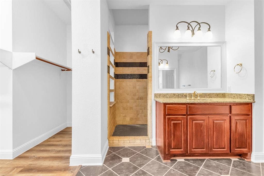10910 Nevis Lane, Dallas, TX 75218 10910 Nevis Lane, Dallas, TX 75218