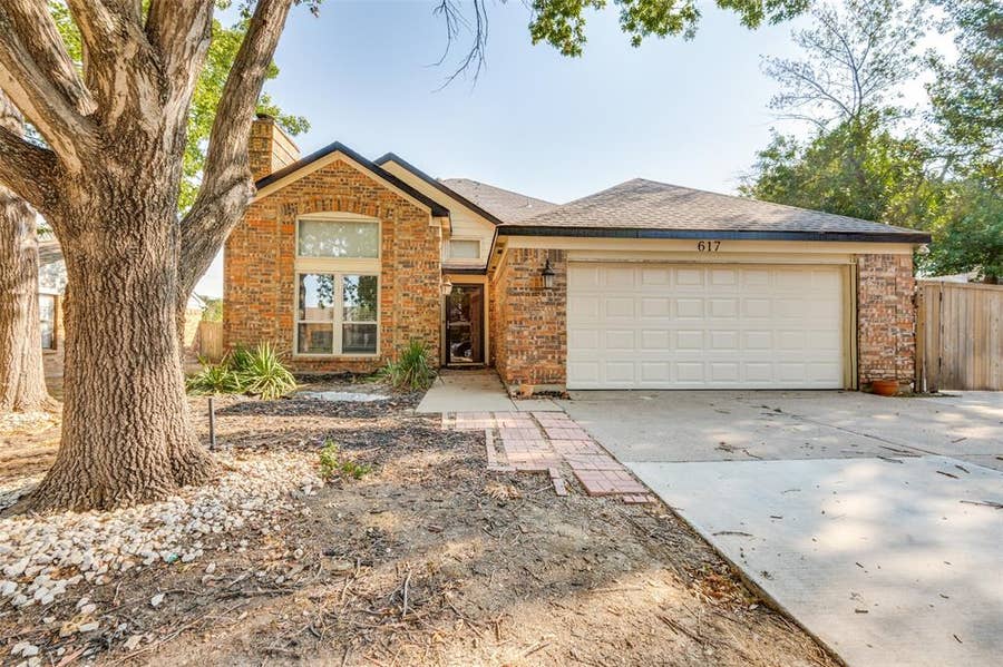 Property photo for 617 Valley Spring Drive, Arlington, TX