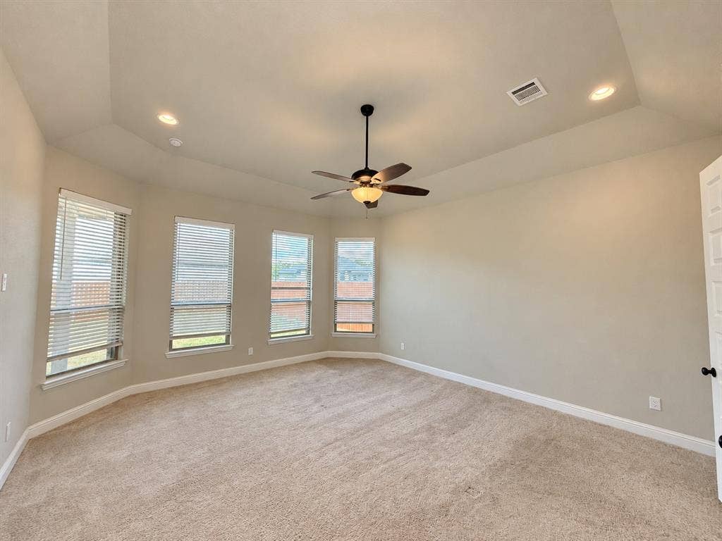 6414 Waggoner Court, Temple, TX 76502 Vaulted ceilings featuring recessed lighting and a central ceiling fan, expansive windows, and neutral carpeting
