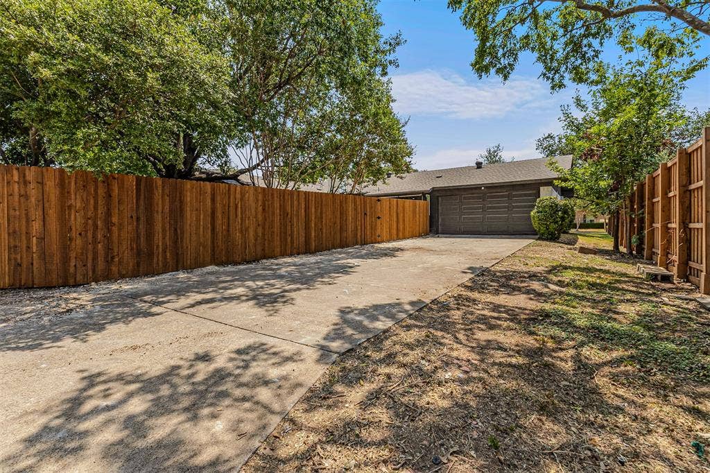3745 Blue Trace Lane, Farmers Branch, TX 75244 3745 Blue Trace Lane, Farmers Branch, TX 75244