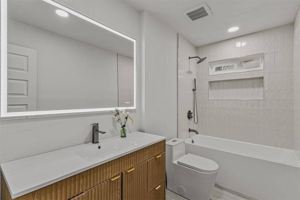 3745 Blue Trace Lane, Farmers Branch, TX 75244 3745 Blue Trace Lane, Farmers Branch, TX 75244