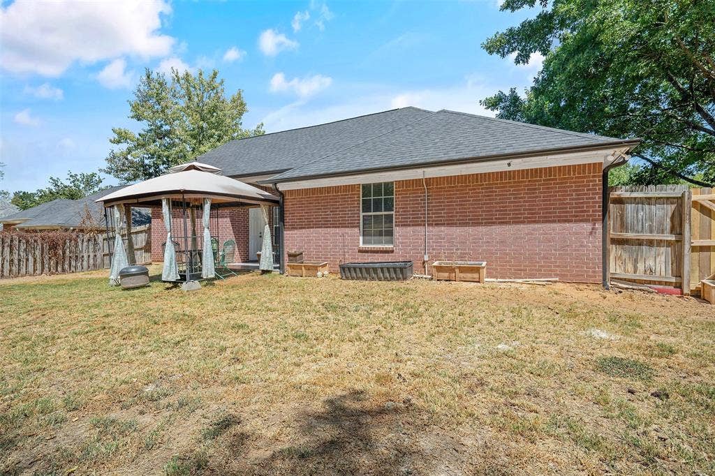405 Husky Drive, Lindale, TX 75771 405 Husky Drive, Lindale, TX 75771