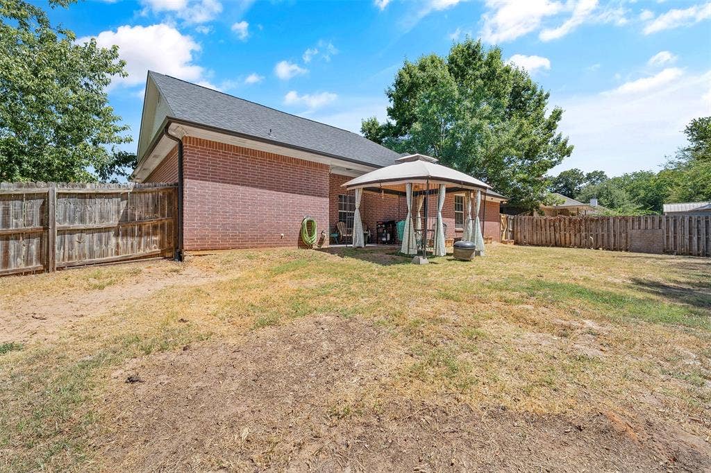 405 Husky Drive, Lindale, TX 75771 405 Husky Drive, Lindale, TX 75771