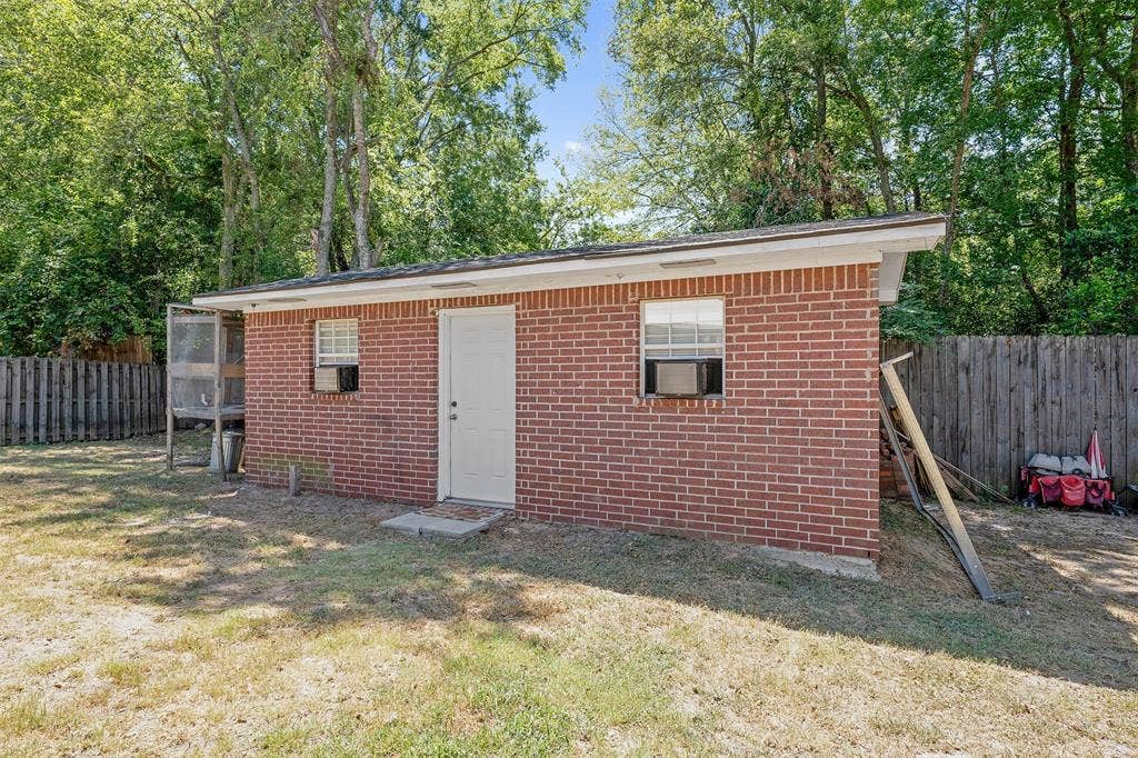405 Husky Drive, Lindale, TX 75771 405 Husky Drive, Lindale, TX 75771