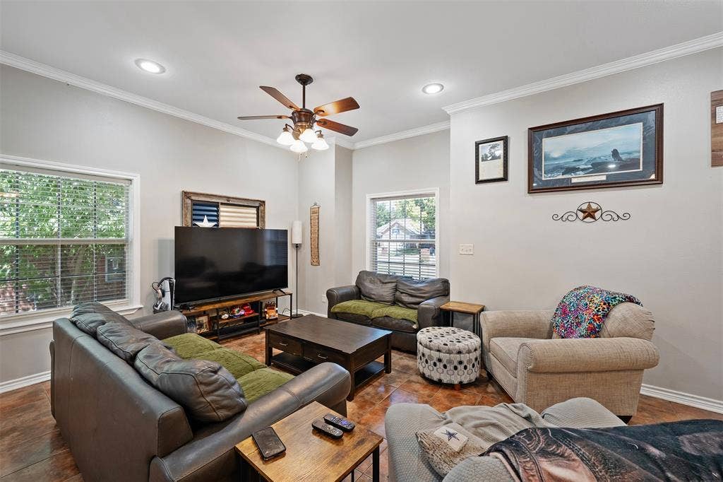 405 Husky Drive, Lindale, TX 75771 405 Husky Drive, Lindale, TX 75771
