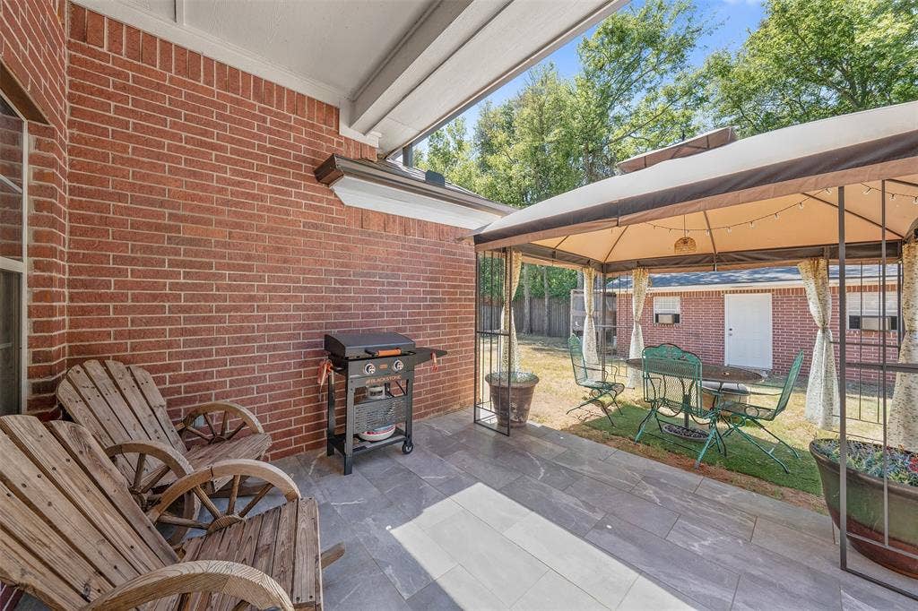 405 Husky Drive, Lindale, TX 75771 405 Husky Drive, Lindale, TX 75771
