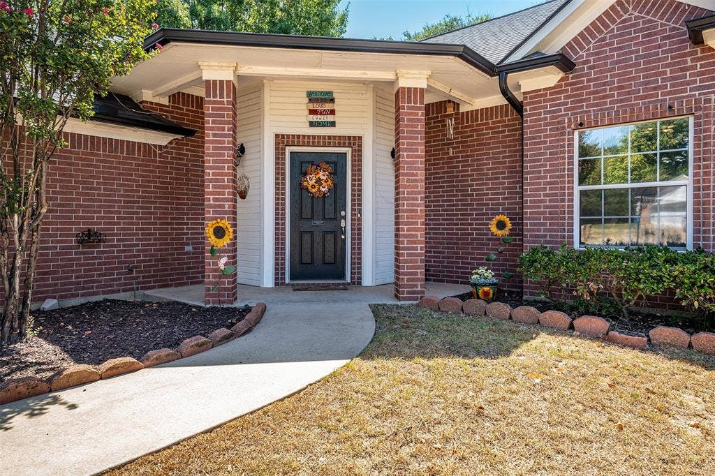 405 Husky Drive, Lindale, TX 75771 405 Husky Drive, Lindale, TX 75771