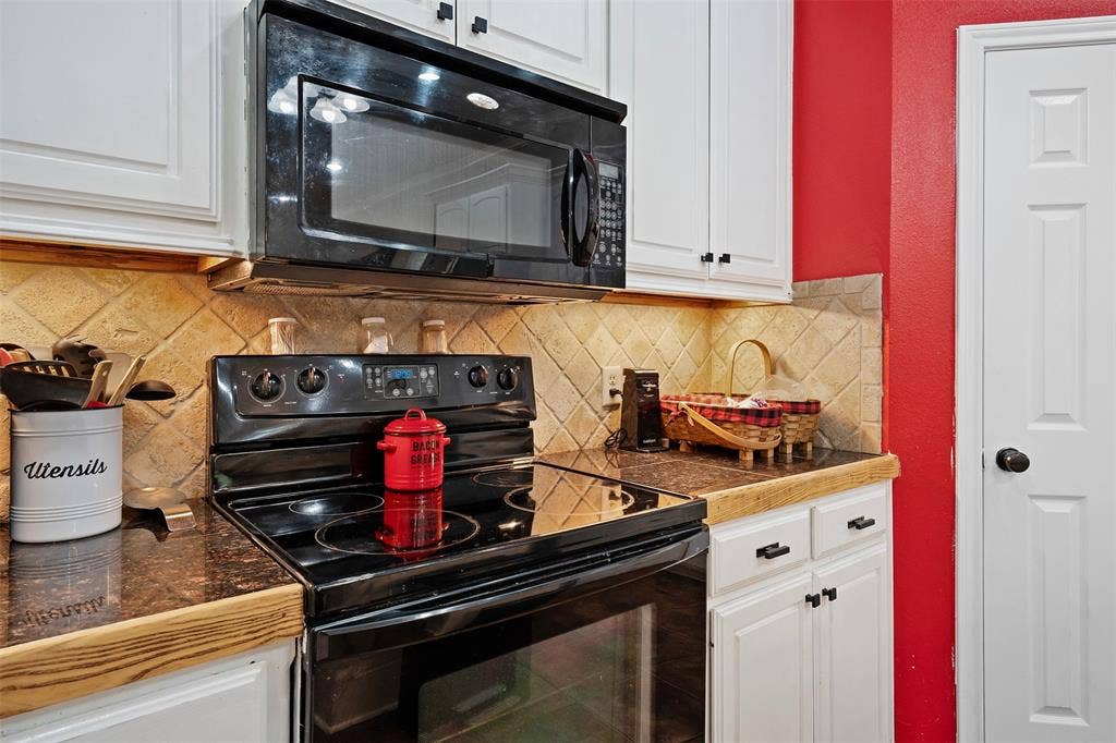405 Husky Drive, Lindale, TX 75771 405 Husky Drive, Lindale, TX 75771