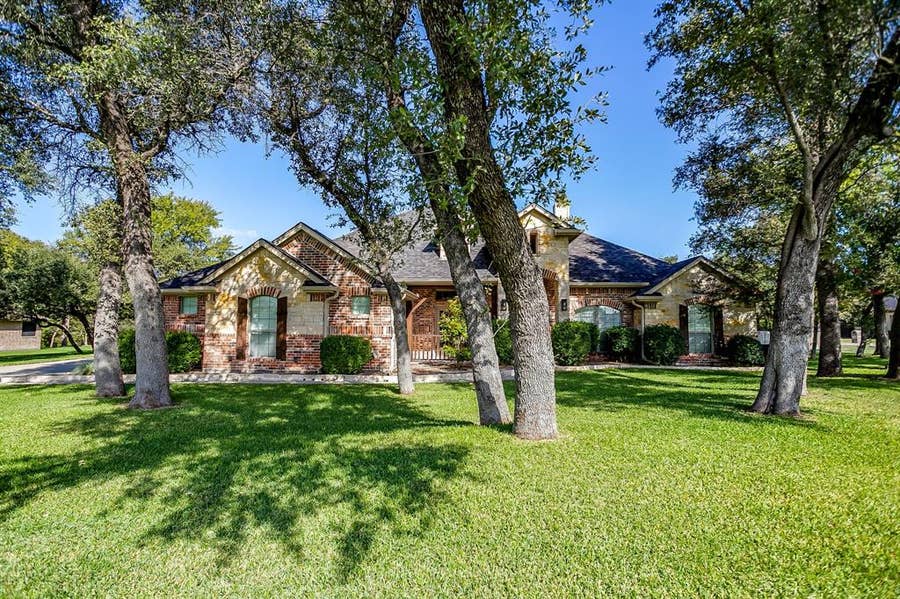 Property photo for 100 Addison Court, Hudson Oaks, TX
